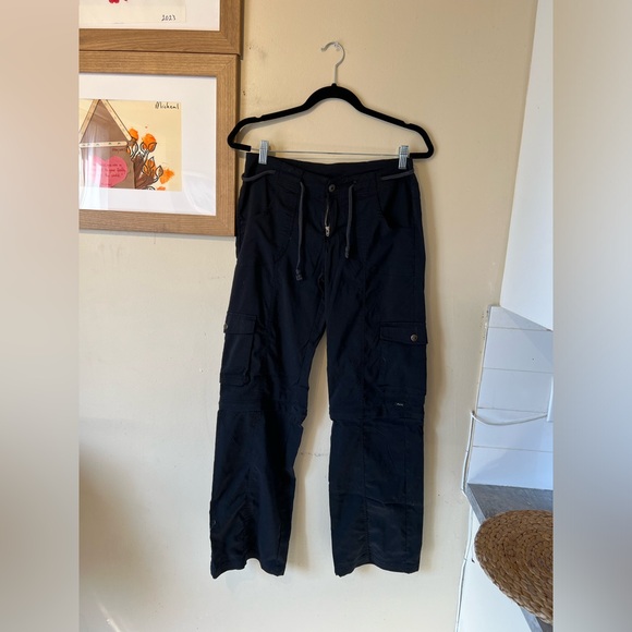Prana women’s 6 breath black cargo pants…. - Picture 1 of 8